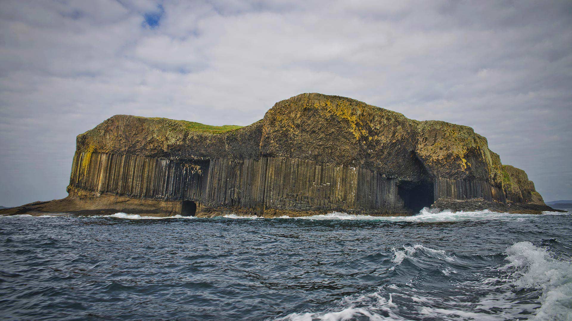 Staffa Island and the Fingals Cave - ©Visitscotland/Kenny Lam
